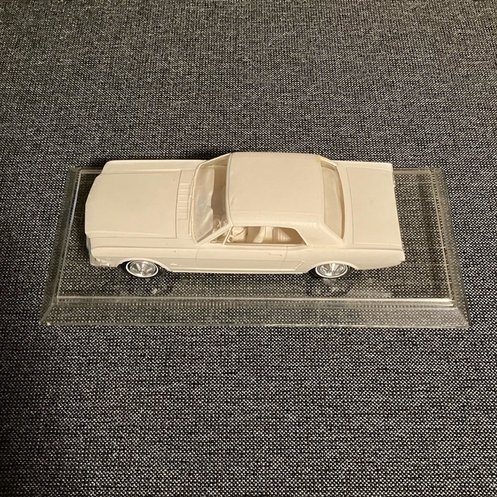 Vintage 1965 Ford Mustang AMT Dealer Promo 1:25 White